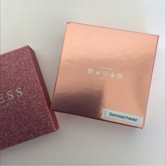 GUESS SPARKLE HUGGIES EARRING SET NWT - Picture 4 of 8